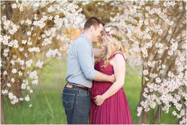 husband and wife maternity picture